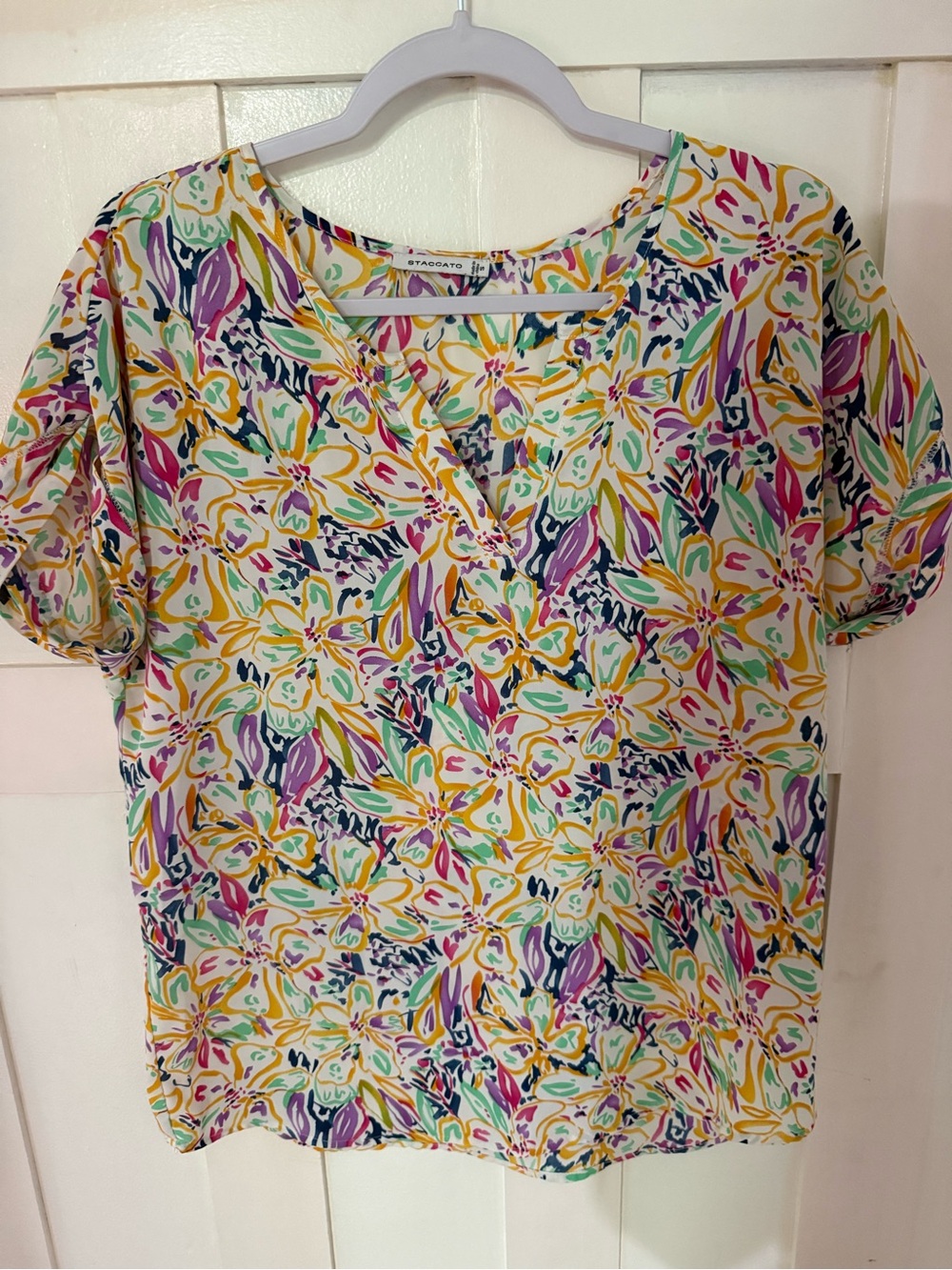 Staccato Multicolor Floral Short Sleeve V-Neck Top